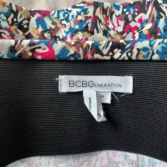 BCBGeneration‎ Womens Mini Skirt Size Medium Multicolor Print Stretch Knit - Picture 3 of 3